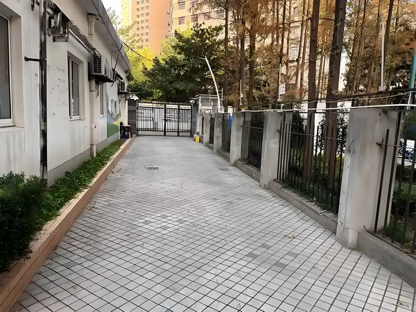 君问妾是谁